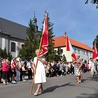 Procesja eucharystyczna  opasała świątynię w czasie odpustu Narodzenia NMP