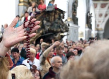  Pielgrzymka może być dobrą okazją do odkrycia aktualności modlitwy różańcowej w walce ze złem. Zaproszeni są nie tylko członkowie Żywego Różańca