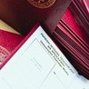 By rozpocząć studia na Papieskim Wydziale Teologicznym w ramach Uniwersytetu Trzeciego Wieku, trzeba być osobą wierzącą, mieć ukończone 50 lat oraz złożyć wymagane dokumenty w dziekanacie PWT (ul. Katedralna 9). Legitymacje studenckie już czekają