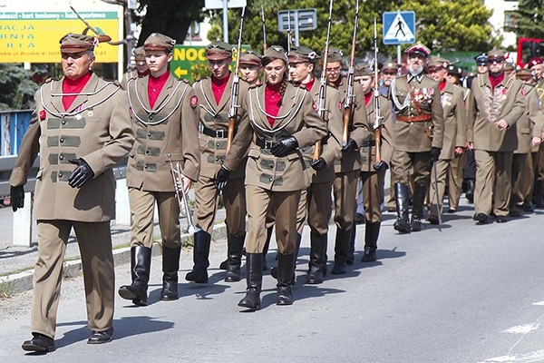  Defilada „Sokoła” przeszła przez centrum Międzybrodzia