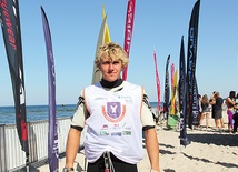 Maks Żakowski – mistrz Polski w kitesurfingu. Na Mistrzostwach Europy w Mielnie zajął 3. miejsce w kategorii poniżej 21 lat Powyżej: 43 kitesurferów z całego świata walczyło na kajtach o tytuł mistrza Europy