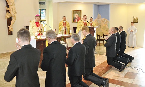 Na zakończenie poprzedniej edycji studium, w czerwcu 2014 r., bp Krzysztof Zadarko pobłogosławił 39 animatorów katechezy parafialnej, 11 lektorów, ustanowił 19 nadzwyczajnych szafarzy Komunii św. oraz 7 osobom udzielił posługi lektoratu