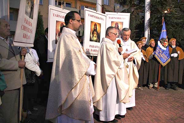  Pod figurą Serca Jezusowego wierni wspominali wydarzenia z 1997 r.