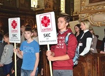  Młodzi wolontariusze ze szkolnych kół Caritas