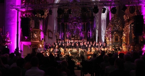 "Czas Honoru" w bazylice