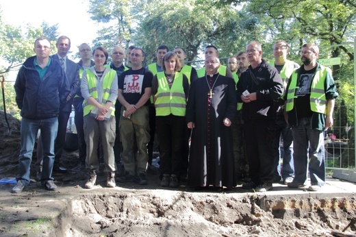 Modlitwa nad grobami ofiar komunizmu 