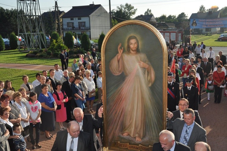 Procesja do kościoła w Przyborowie