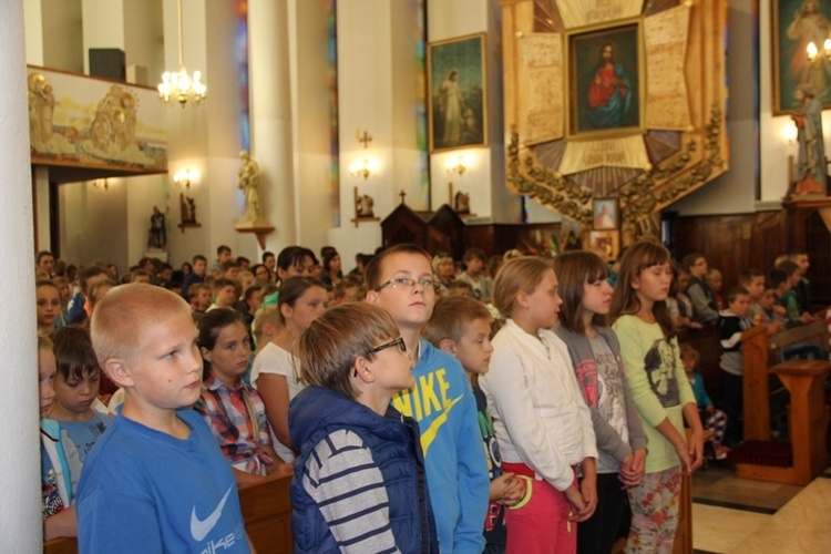 Około 450 uczniów w Tygodniu Wychowania przybyło do sanktuarium w Szczukach 