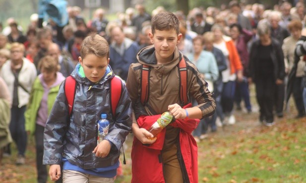 Modlitwa rodzin w Kalwarii, cz. 1.