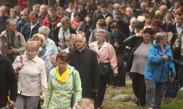 Modlitwa rodzin w Kalwarii, cz. 1.