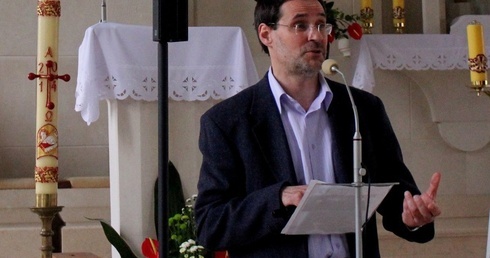 Benon Wylegała ewangelizuje wykorzystując filmy dokumentalne i fabularne, prezentujące najwyższe wartości w życiu człowieka