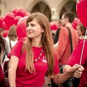 Każdego roku w świąteczną akcję wielkie zaangażowanie i wysiłek wkłada wielu wolontariuszy