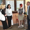  W Kiwiszkach na Wileńszczyźnie Janina Klimaszewska (z lewej) podczas spotkania Jana Maniaka i Zofii Litwin z Janiną Soltanowicziene (druga z lewej), dyrektorem miejscowej szkoły