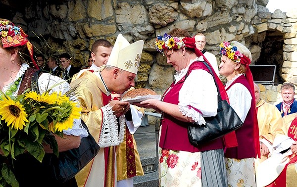  Biskup przypominał, że chleb jest owocem współpracy człowieka z Bogiem