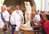 W 2013 roku w Mościcach odbyła się peregrynacja figury św. Michała. Po niej w parafii zawiązała się grupa jego czcicieli