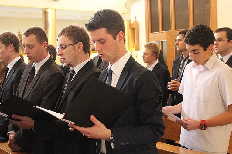 Adepci śpiewu kościelnego popisywali się swoimi umiejętnościami podczas inauguracji roku szkolnego