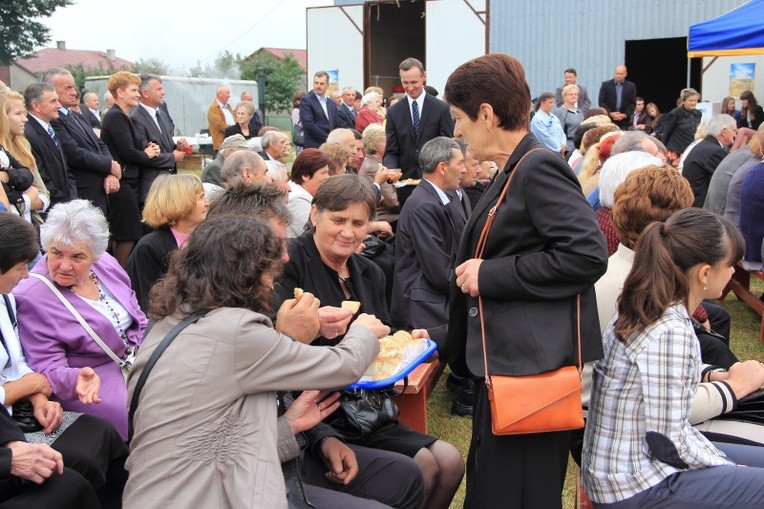 Suma dożynkowa i obrzęd dzielenia chlebem