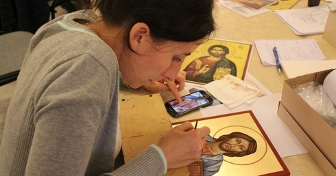 Precyzja i dokładność - te cechy nieodłącznie towarzyszyły malowaniu ikon