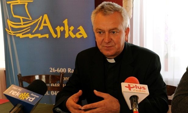 Ks. Andrzej Tuszyński potwierdził gotowość przekazania kwoty odprawy na rzecz "Arki" przez min. Marię Wasiak