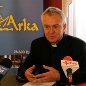 Ks. Andrzej Tuszyński potwierdził gotowość przekazania kwoty odprawy na rzecz "Arki" przez min. Marię Wasiak