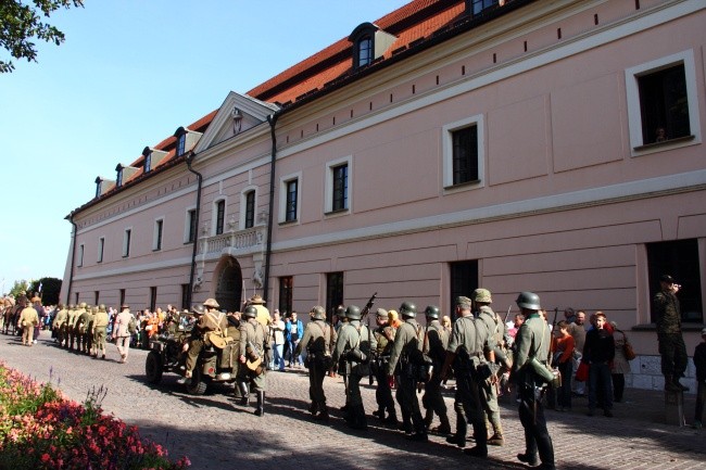 IX Pola Chwały: okazowanie wojska wszelakiego