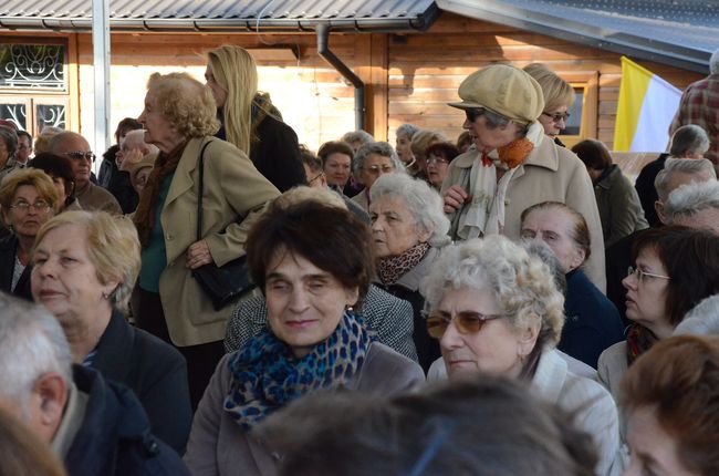 Budują kościół z Maryją