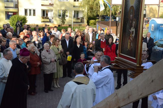 Budują kościół z Maryją