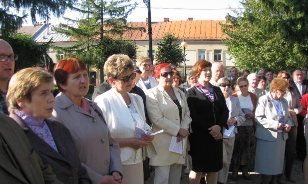 Najwięcej osób modliło się na dąbrowskim rynku