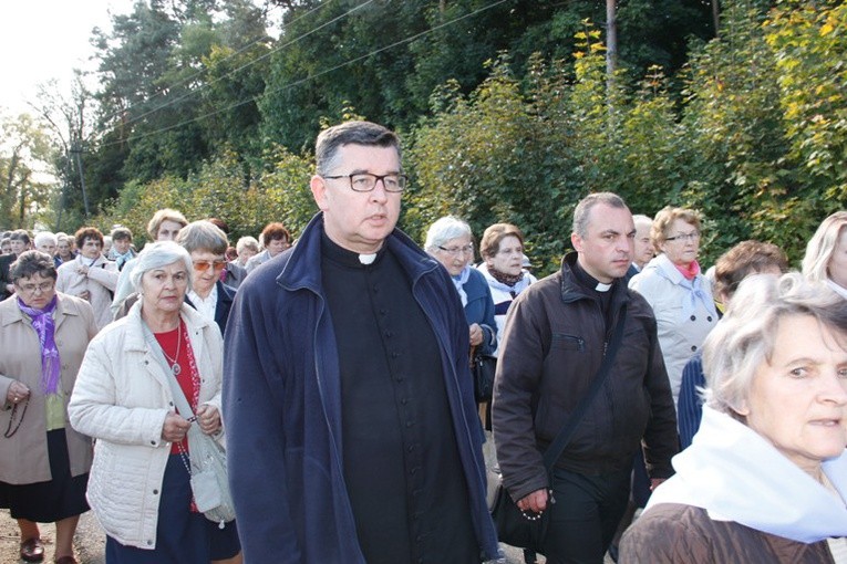 Pielgrzymka Kół Żywego Różańca do Domaniewic