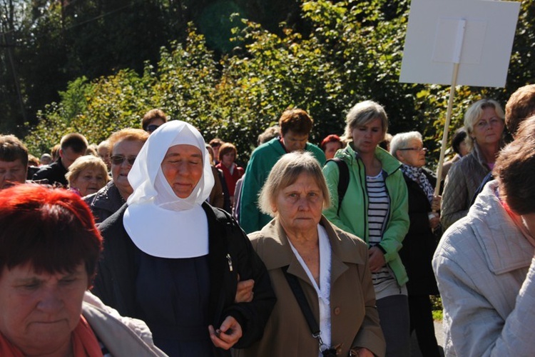 Pielgrzymka Kół Żywego Różańca do Domaniewic