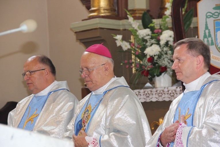 Pielgrzymka Kół Żywego Różańca do Domaniewic