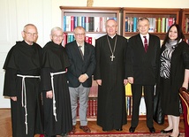  Wśród orędowników wyniesienia s. Róży na ołtarze jest m.in. franciszkanin z Niepokalanowa o. Feliks Grabowiec, który s. Różę znał od 1975 r. 