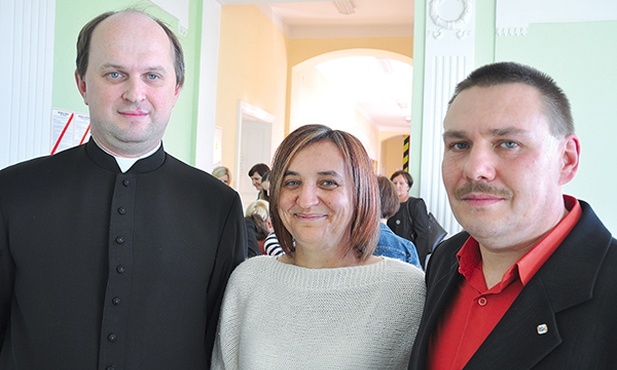 Ks. Paweł Dubowik (z lewej), pani Maria z mężem Wojciechem