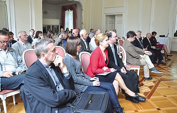  Uczestnicy dzielili się spostrzeżeniami na temat dziedzictwa językowego mniejszości