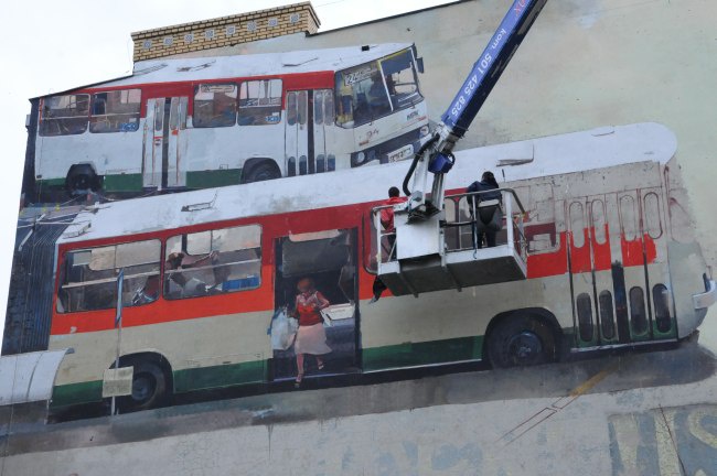 Paryski autobus na ścianie