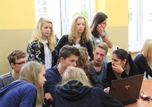 Podczas wymiany uczniowie z Polski i Niemiec wspólnie uczyli się i przygotowywali kolaż ze zdjęć