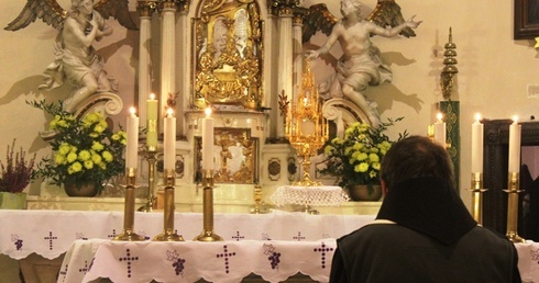 W kościele cieszyńskich franciszkanów będzie trwała nocna modlitwa w intencji polskich polityków