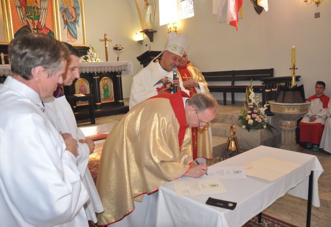 Poświęcenie ołtarza w Chróścinie Nyskiej