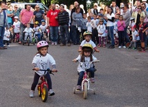 Rodzice - najlepsi trenerzy i kibice małych kolarzy