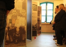 Wystawa o ks. Janie Masze w areszcie 