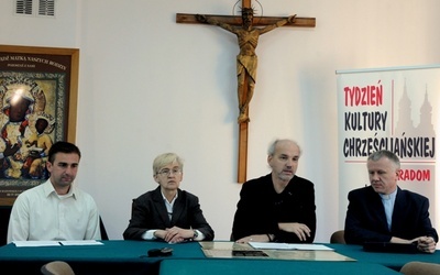 Program Tygodnia prezentują (od lewej): Jakub Mitek, Joanna Nagay, Wojciech Sałek i ks. Piotr Walkiewicz