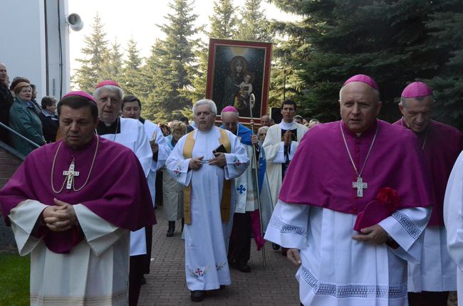 Procesja z Matką Bożą