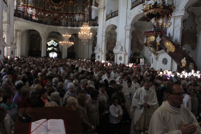 Pielgrzymka Żywego Różańca do Krzeszowa