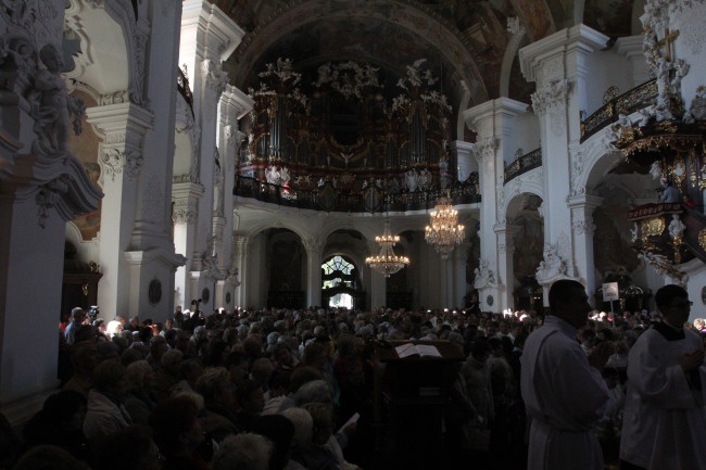 Pielgrzymka Żywego Różańca do Krzeszowa