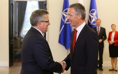 Stoltenberg: NATO "stoi" za Polską