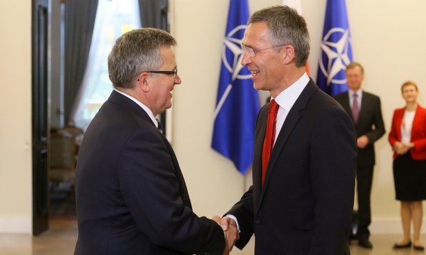 Stoltenberg: NATO "stoi" za Polską