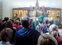 Do końca sezonu turystycznego Eucharystia na szczycie Ślęży sprawowana będzie w każdą niedzielę o 14.00