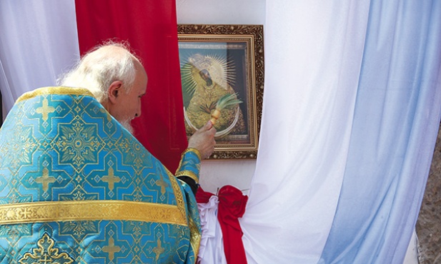  Pod koniec lipca wrocławskie lokum dla wolontariuszy zostało poświęcone. W ekumenicznym nabożeństwie wzięli udział duchowni katoliccy i prawosławni. Pobłogosławione zostały także wizerunki Matki Bożej Ostrobramskiej i Matki Bożej Nieustającej Pomocy, które przywieziono do Polski z Wilna i ze Lwowa 