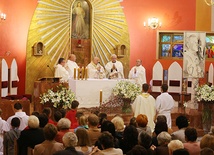  Pierwsze nabożeństwo było zarazem powitaniem relikwii świętego papieża