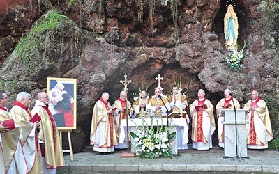 Mszy św. w intencji rychłej beatyfikacji kard. Stefana Wyszyńskiego przewodniczył prymas Wojciech Polak